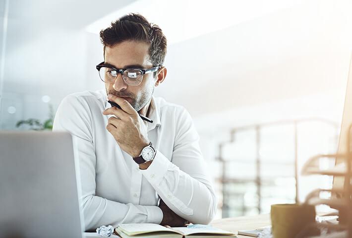 Choosing between savings accounts on laptop